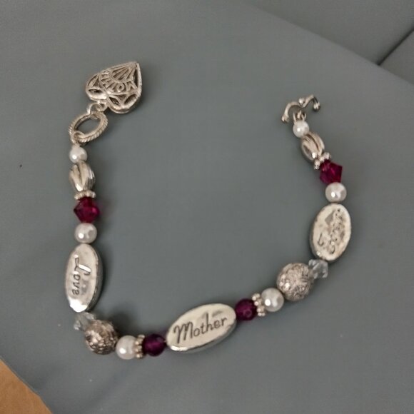 Jewelry - mom bracletxALL SALES FINAL. NO REFUNDS, EXCHANGES TRADES. NO DISCOUNTS. FINAL P
